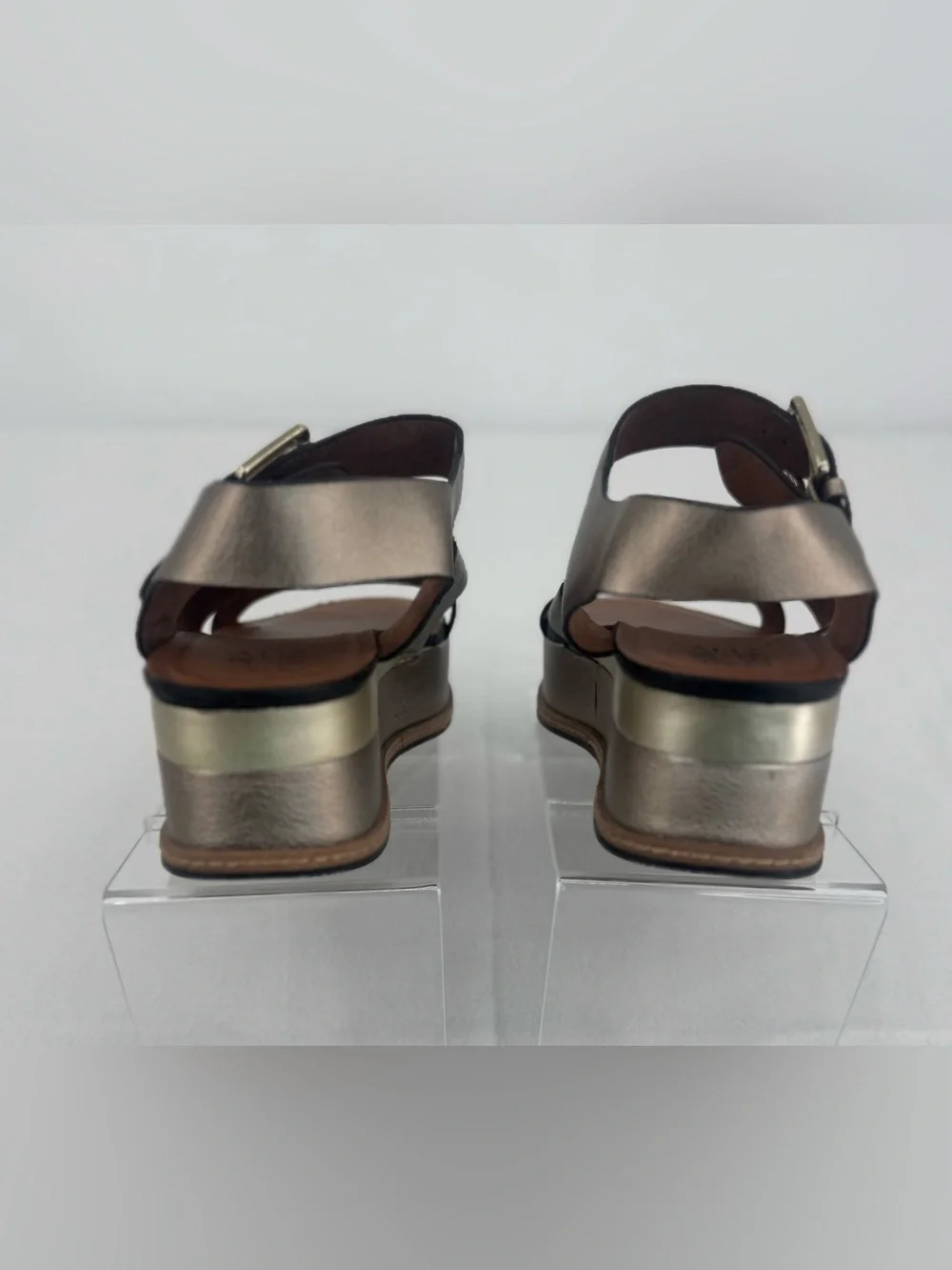 Naturalizer Women Metallic Gold Wide-Strap Platform Sandals with Buckle Size 9